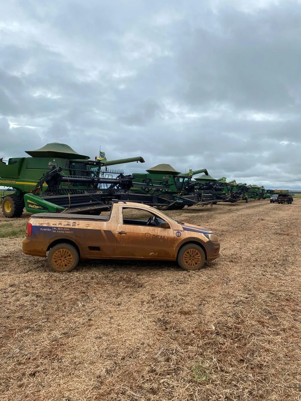 Várias máquinas no campo